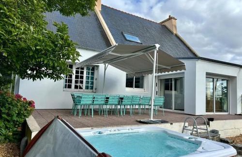 Saint-Hernin Villa | Villa spacieuse Saint-Hernin avec spa convivial