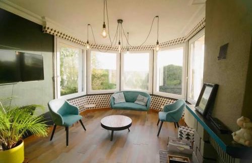 Saint-Hernin Villa | Villa spacieuse Saint-Hernin avec spa convivial