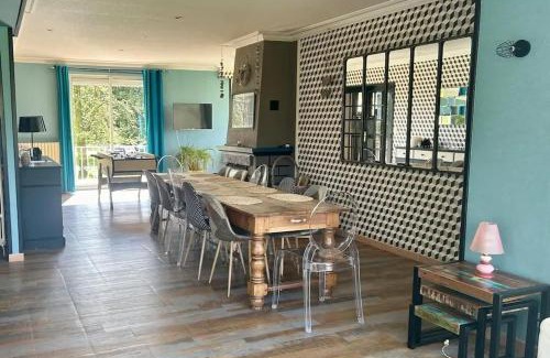 Saint-Hernin Villa | Villa spacieuse Saint-Hernin avec spa convivial