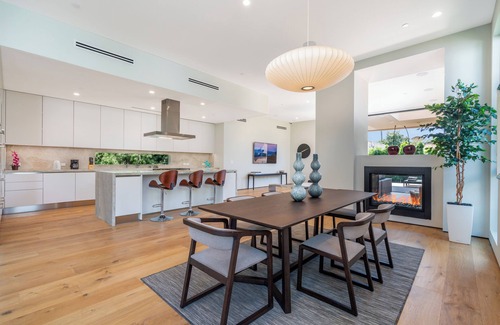 Beverly Hills Villa | Villa Stella by LuxJB 🏆 14 Guests 🏆 8 beds 🏆 Heated Pool & Gym 🏆 Superb Location