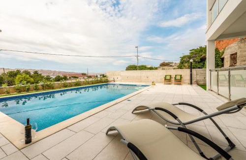 Karlobag Apartment | Villa Stella with pool and seaview