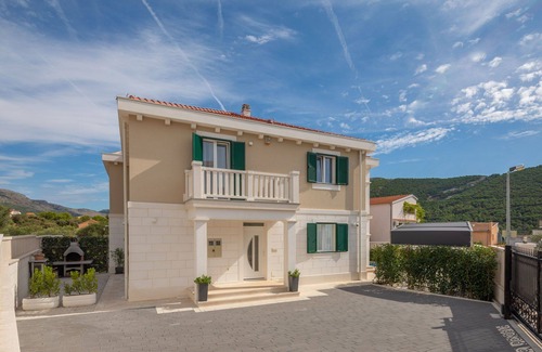 Grebastica Villa | Villa Stone Art with Pool