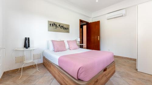 Silves House | Villa Sundays With Pool by LovelyStay