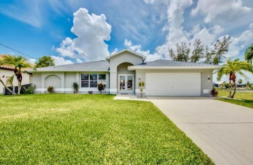 Pelican Villa | Villa Sunset Avenue by CoralVilla-modern, pool table