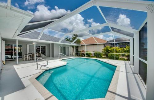 Pelican Villa | Villa Sunset Avenue by CoralVilla-modern, pool table