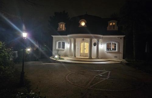 Noisy-le-Grand Villa | Villa Sweet Birds