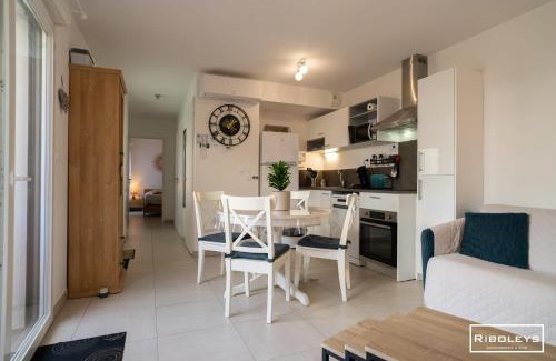 Vias Villa | Villa T3 à 400m de la plage avec piscine