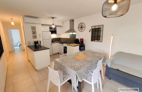 Vias Villa | Villa T3 climatisée en résidence avec piscine