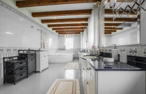 Ca' Pirami Villa | Villa Tania