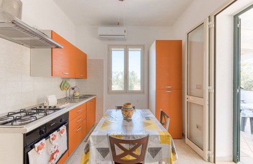 Posto Rosso Villa | Villa 'Terra Rossa - Piccola' with Private Terrace, Private Garden and Air Conditioning