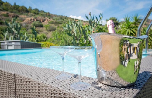 Eden Rock House | Villa Tetty - Garden & private pool near the sea