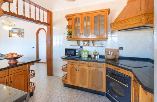 Mancha Blanca Villa | Villa Titán Close to National Park with Pool, Terrace, Mountain Views & Wi-Fi