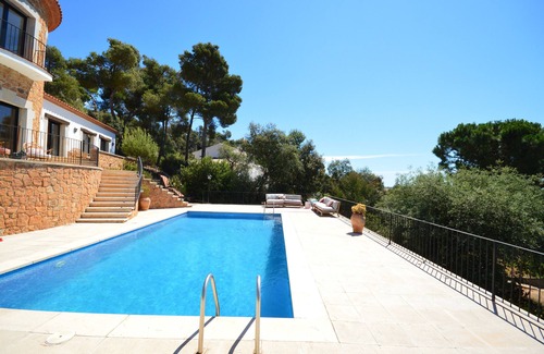 Vall-Llobrega Villa | Villa 'Torre Cal Sada' with Mountain View, Wi-Fi and Air Conditioning