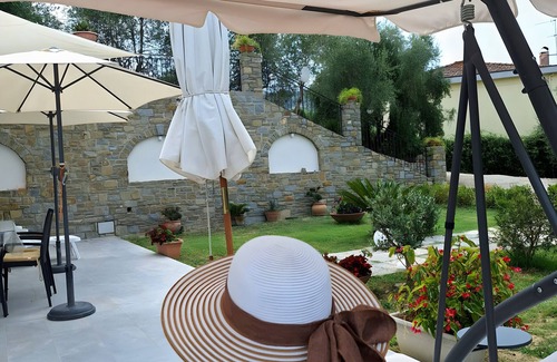 Perdifumo House | Villa 'Tra Uliveti E Mare' with Private Garden, Wi-Fi and Air Conditioning