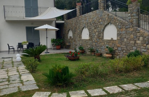 Perdifumo House | Villa 'Tra Uliveti E Mare' with Private Garden, Wi-Fi and Air Conditioning
