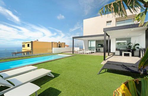 Adeje Villa | Villa tulio homme 2