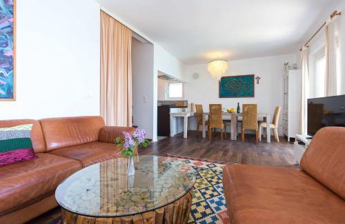 Vantacici Villa | Villa Valica