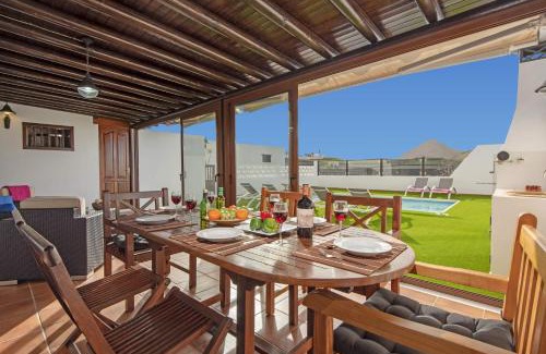 Yuco Villa | Villa Vegueta by Villa Plus