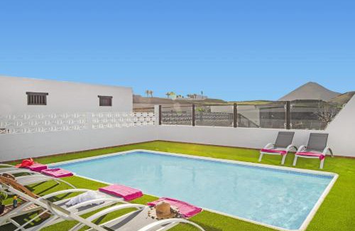 Yuco Villa | Villa Vegueta by Villa Plus