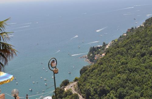 Raito House | villa verde sul mare