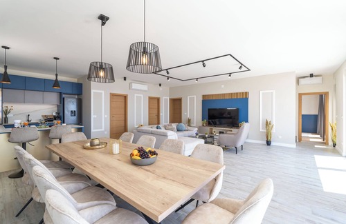 Orasac House | Villa Verdeluxe charming 4-bdrm house with gym and pool in serene Orašac