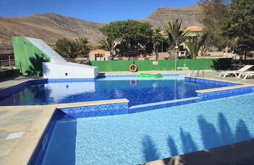 Tetir Villa | Villa “Vivienda Vacacional Sara” with Mountain View, Terrace, Pool & Basketball Court