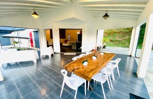 Petit-Bourg House | Villa vue Montagne Accès Privatif à la Rivière