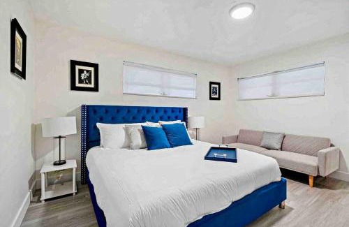 Pembroke Pines House | Villa W Poolside Suite & Outdoor Movie