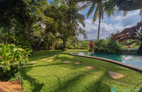 Rangdu Villa | Villa Wana: Wonderful luxury hideaway surrounded by nature