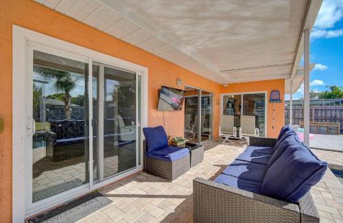 Whitfield House | Villa Whispering Palms