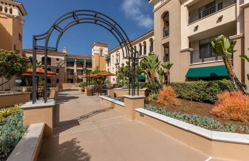 Newport Coast Villa | Villa with 2 bedrooms, full kitchen and washer/dryer.in beautiful Newport.