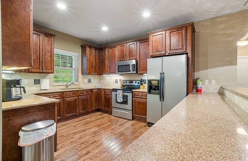 Branson Villa | Villa with 30ft PrivateDeck, All Ensuite Bathrooms,ClubhousePool, Golf, GameArea