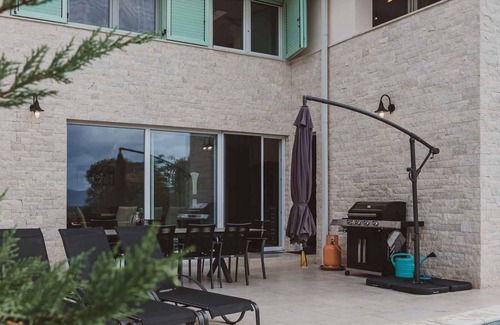 Marsici House | Villa with a beautiful view of the sea and with a heated pool.