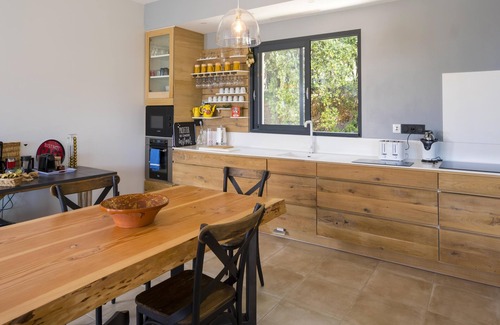 Beaumes-de-Venise Villa | Villa with air conditioning and heated pool