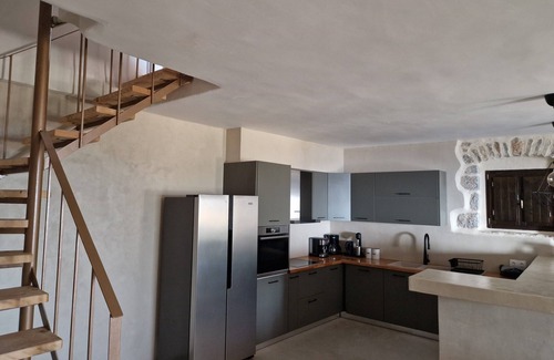 Omales Villa | Villa with beautiful sunset