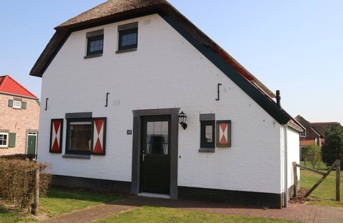 Roggel Villa | Villa with garden in holiday park in Limburg