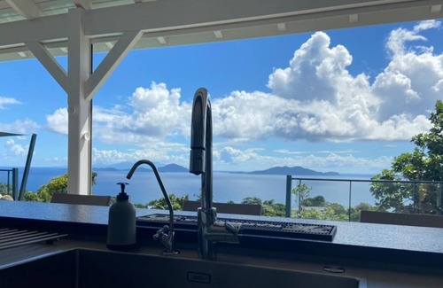 Trois-Rivieres Villa | Villa with heated infinity pool