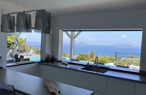 Trois-Rivieres Villa | Villa with heated infinity pool