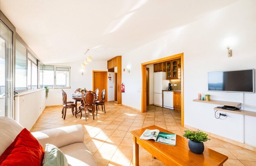 Loule Villa | Villa with Infinity Pool & Views in Alte