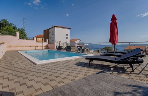 Crikvenica Villa | Villa with pool, large garden, sea view - TRAVALER Reiseburo Krk - ID 2210