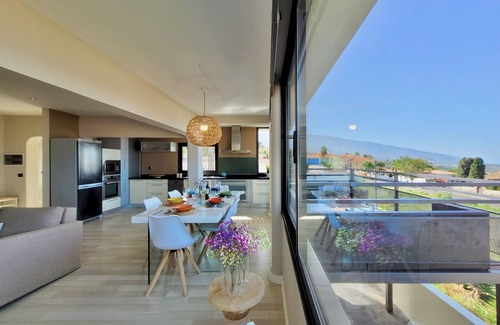 Las Cuevas Villa | Villa with Privacy and Spectacular Views of Teide, Sea, Orotava Valley