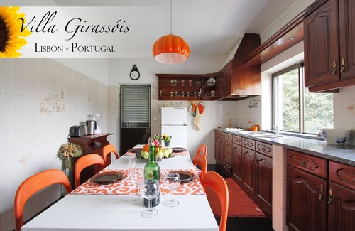 Corroios Villa | Villa with private pool & enchanting garden | beach & golf 5mins | Lisbon 20mins