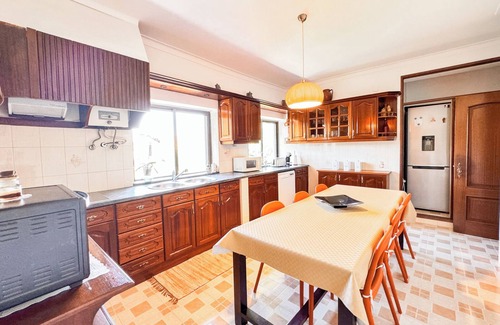 Corroios Villa | Villa with private pool & enchanting garden | beach & golf 5mins | Lisbon 20mins