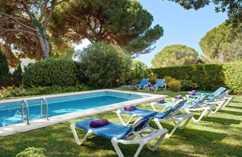 Urbanizacion Hacienda las Chapas Villa | Villa with private pool and garden in Marbella