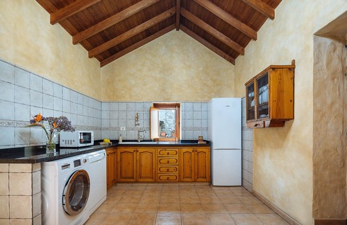 La Aldea de San Nicolas Villa | Villa with private pool in a valley under the sun and palms