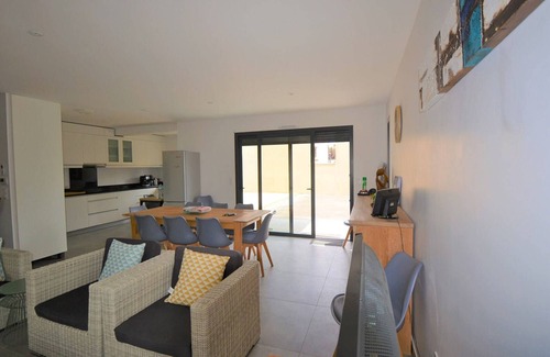 Ruoms House | Villa with Private Swim Spa and 4 Suites, Close to Town