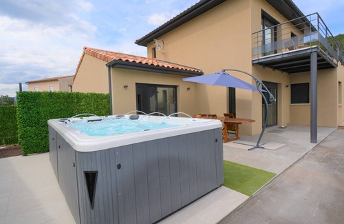 Ruoms House | Villa with Private Swim Spa and 4 Suites, Close to Town