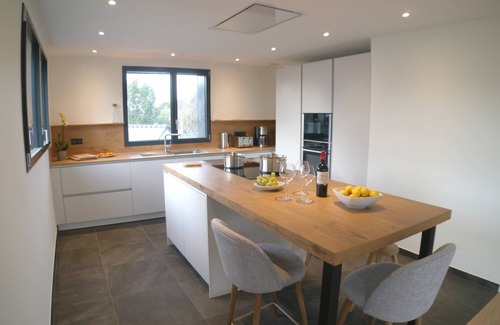 Concarneau House | Villa with sea view and direct beach location