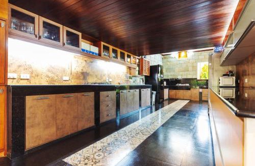 Rawai Villa | Villa Yariana Ocean Front - 6 Bedrooms
