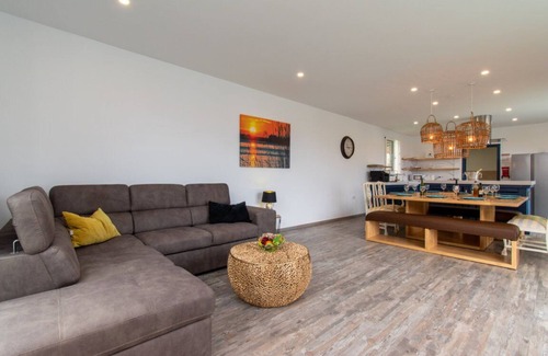 San Miguel de Abona Villa | Villa Zarita by Tenerife Villas Online. Beautiful 6 Bedroom Villa.